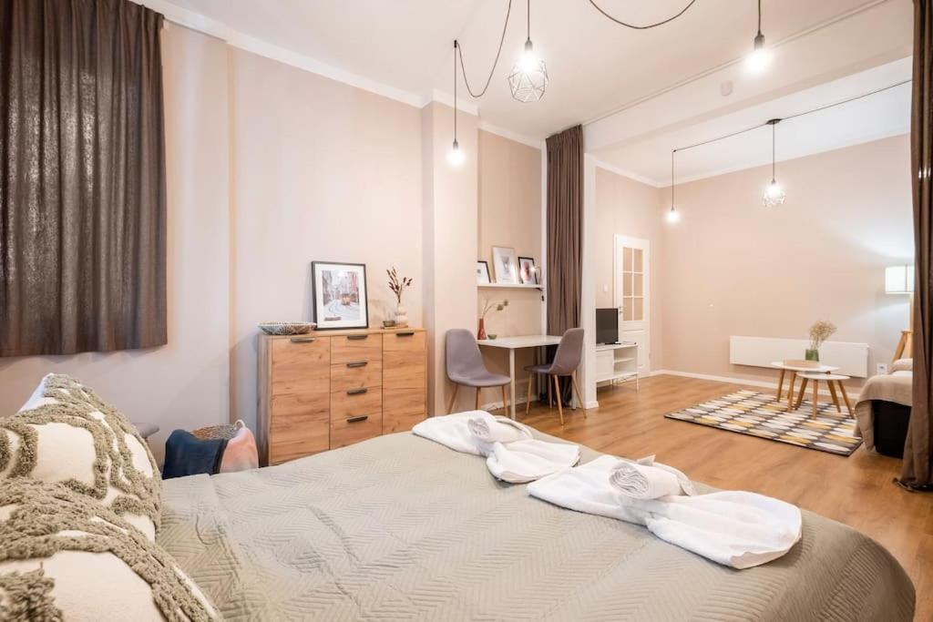 Top Centre 1 Bedroom Apt Next To Vitosha Blvd. Sofia Exteriör bild