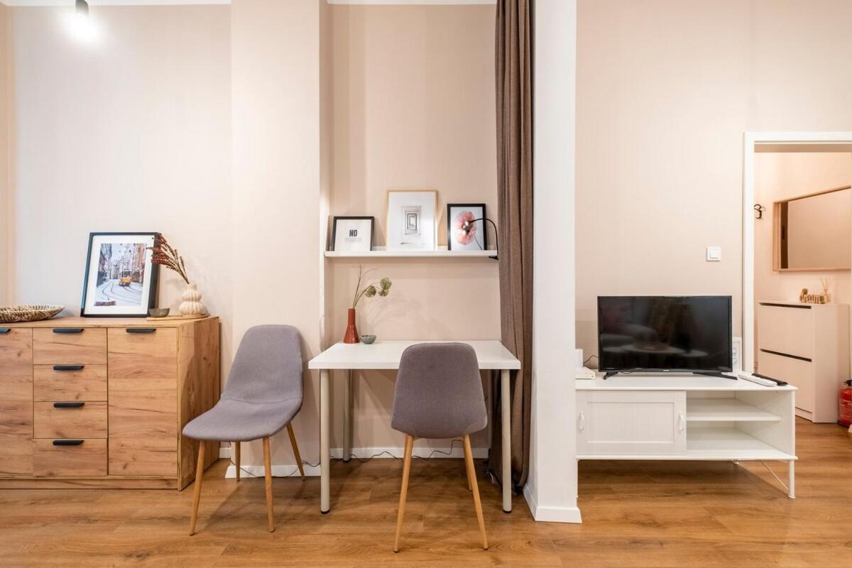 Top Centre 1 Bedroom Apt Next To Vitosha Blvd. Sofia Exteriör bild