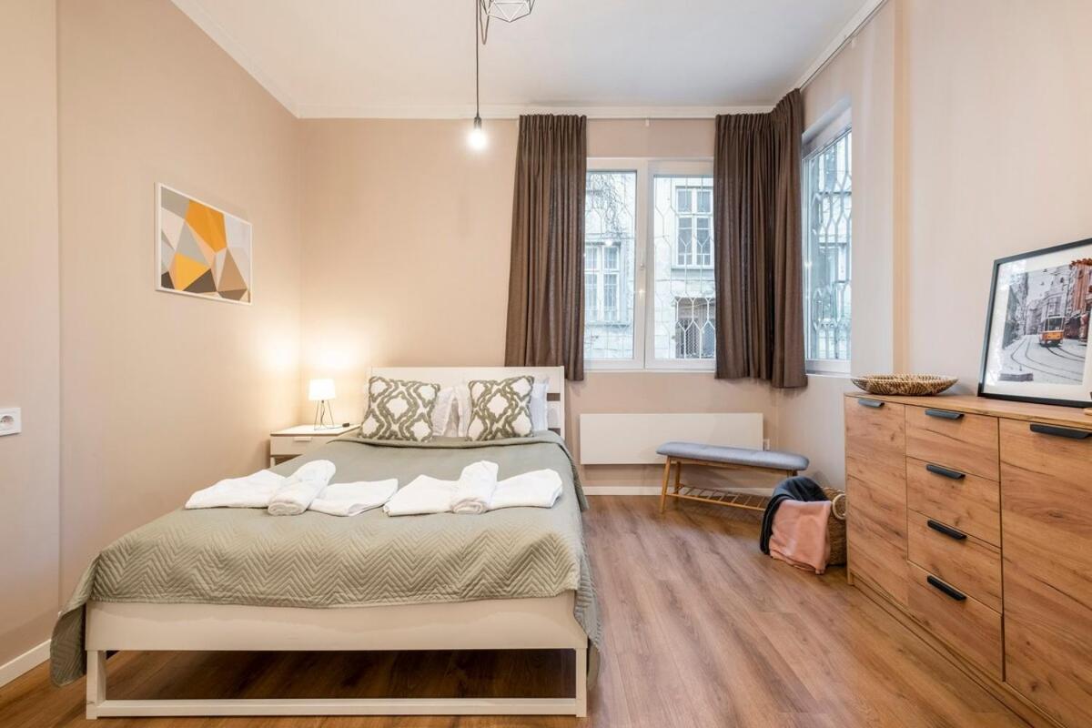 Top Centre 1 Bedroom Apt Next To Vitosha Blvd. Sofia Exteriör bild