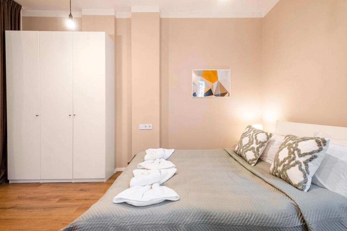 Top Centre 1 Bedroom Apt Next To Vitosha Blvd. Sofia Exteriör bild